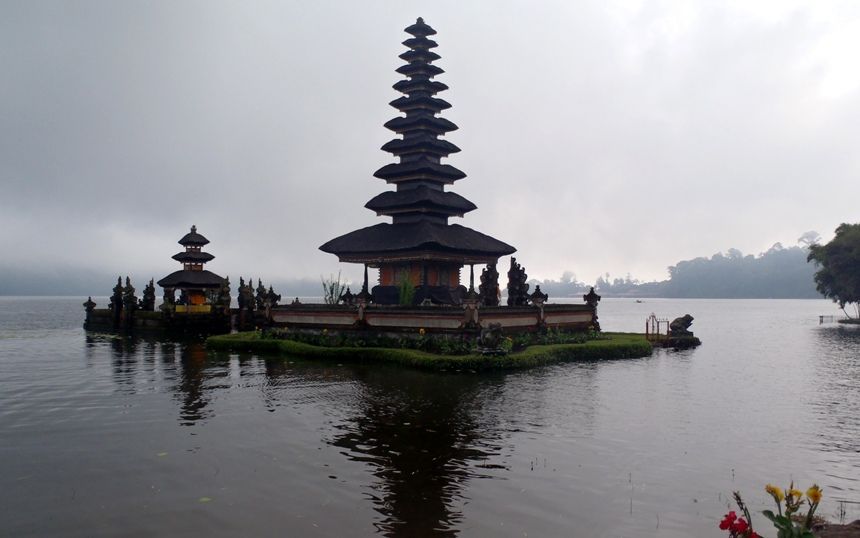 temple bratan bali
